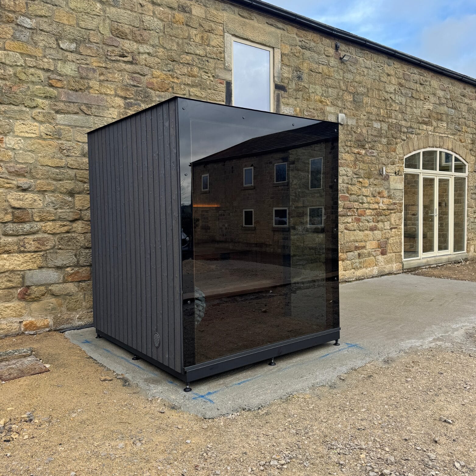 Signature 200 luxury outdoor sauna by EIRA Therapy